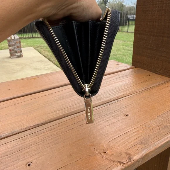 GUC Kate Spade Black Leather Textured Long Wallet - Picture 10 of 10